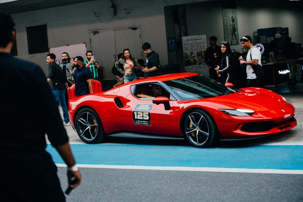 Pourquoi les voitures hybrides gagnent-elles en popularité parmi les consommateurs ?